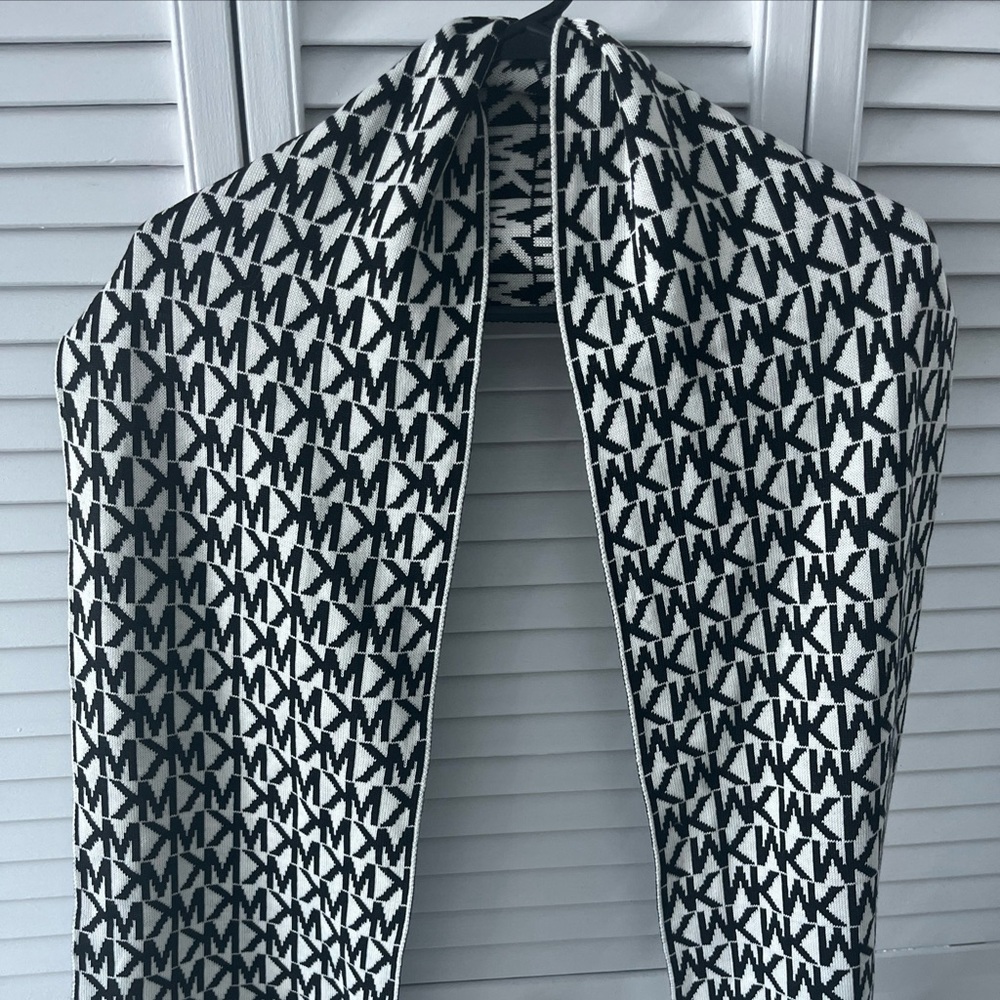 Michael kors scarf